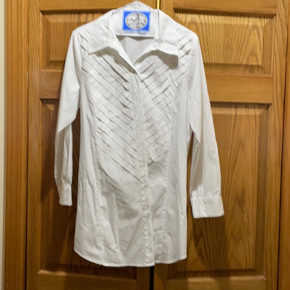 Woman’s blouse has ribbing